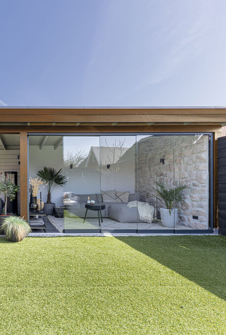 tuinkamer met glazen schuifwanden